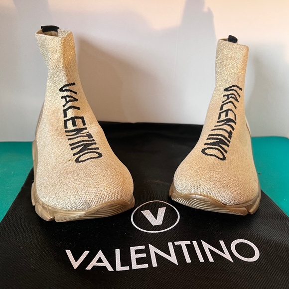 Sneakers - Picture 1 of 9